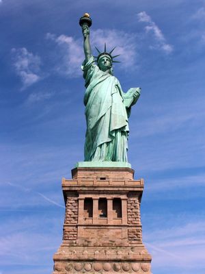 NY STATUE OF LIBERTY AND PEDESTAL