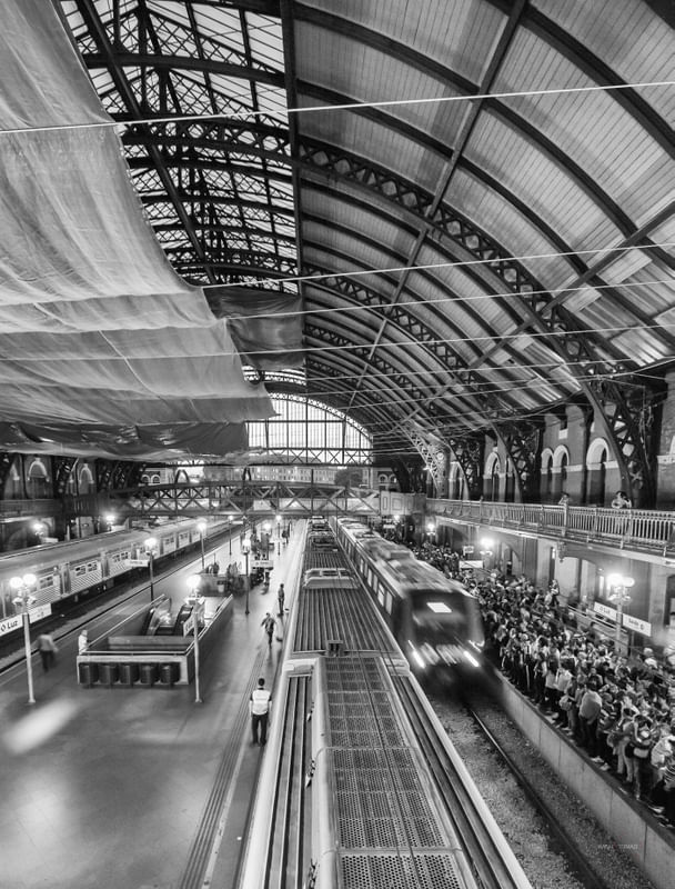 HORA DO RUSH NA ESTAÇÃO DA LUZ