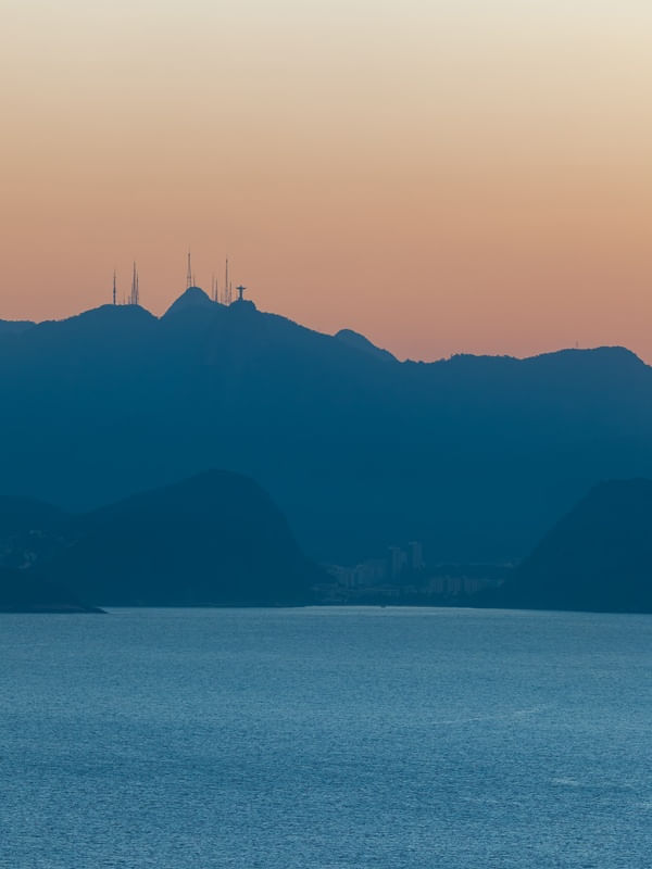 MONTANHAS DO RIO DE JANEIRO E O CRISTO LL