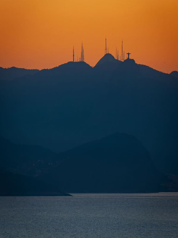 MONTANHAS DO RIO DE JANEIRO E O CRISTO LLL