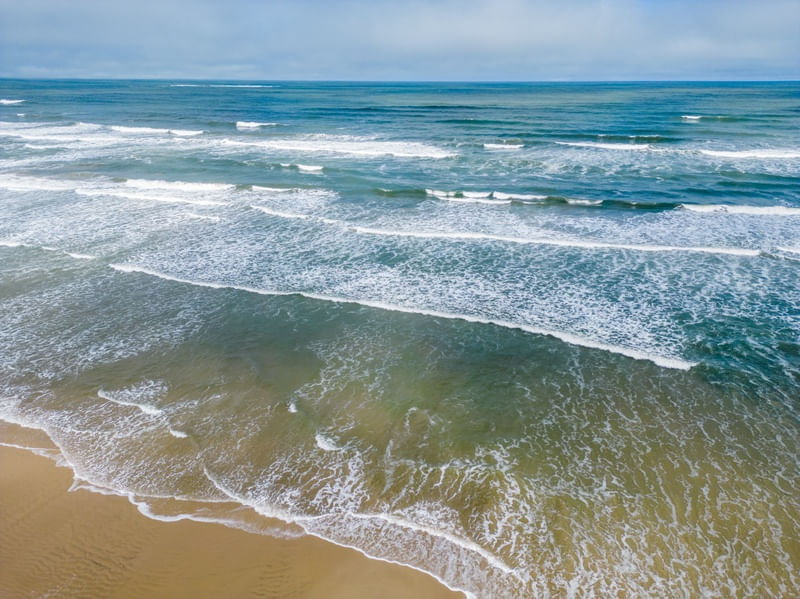 VISTA AÉREA DE ONDAS DA PRAIA DE TORRES