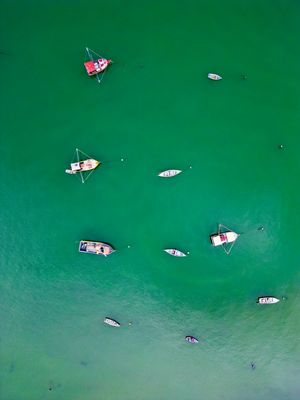 VISTA AÉREA DE BARCOS PESQUEIROS EM GOVERNADOR CELSO RAMOS 2