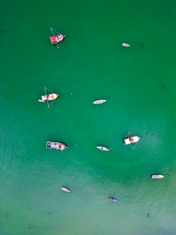 VISTA AÉREA DE BARCOS PESQUEIROS EM GOVERNADOR CELSO RAMOS 2