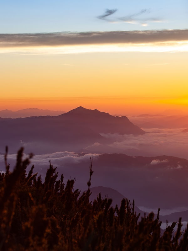 NO ALTO DAS MONTANHAS L