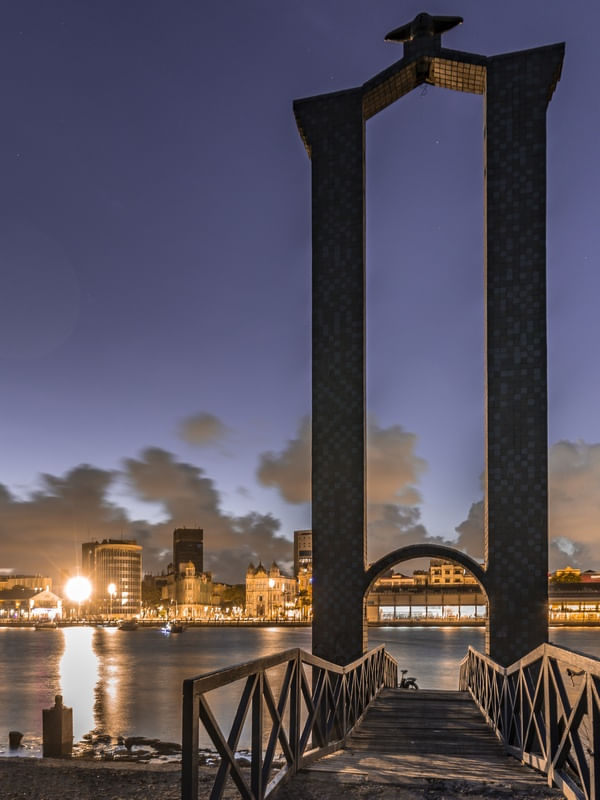 PIER DAS ESCULTURAS DE BRENNAND NO MARCO ZERO - RECIFE ANTIGO