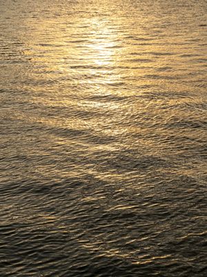 REFLEXO DOURADO NO RIO CAPIBARIBE
