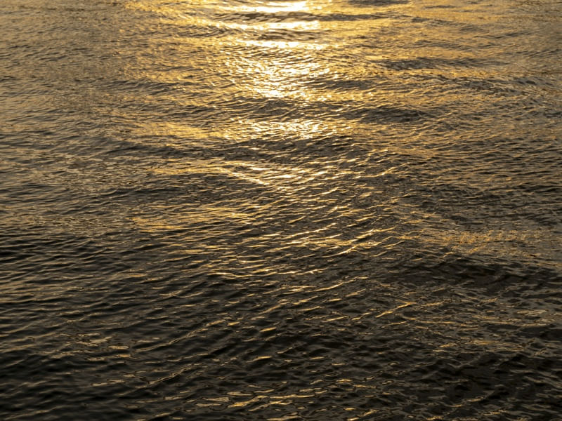 REFLEXOS DOURADOS DO SOL NO CAPIBARIBE