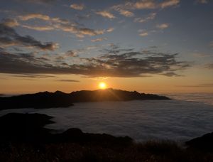 NASCER DO SOL SOBRE PARQUE NACIONAL DO ITATIAIA