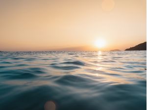 POR DO SOL NO MAR EM BAREQUEÇABA