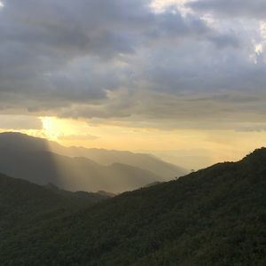 DEPOIS DA CHUVA NAS MONTANHAS E RAIOS DE SOL