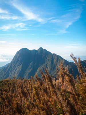 CARATUVAS E O PICO PARANÁ