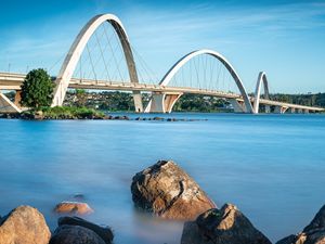 PONTE JK COM ROCHAS