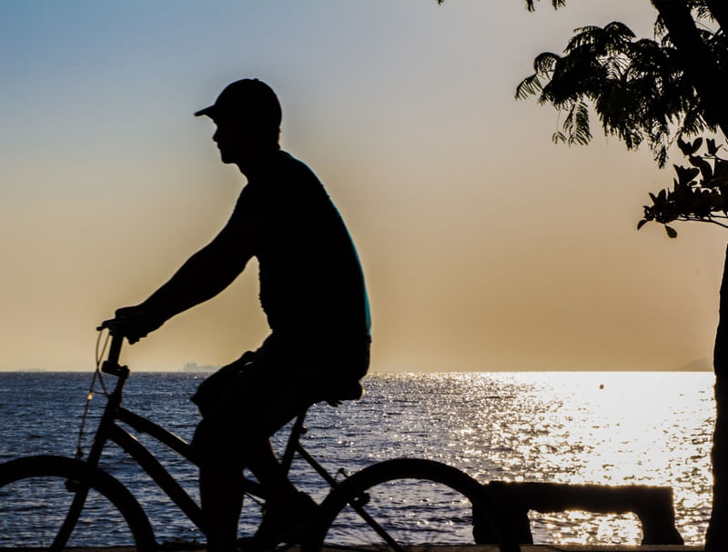 BICICLETA EM SILHUETA