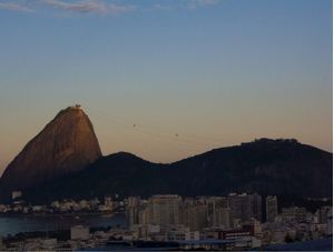 PÃO E AÇÚCAR EM SILHUETA
