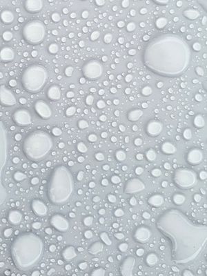 GOTAS NA MESA