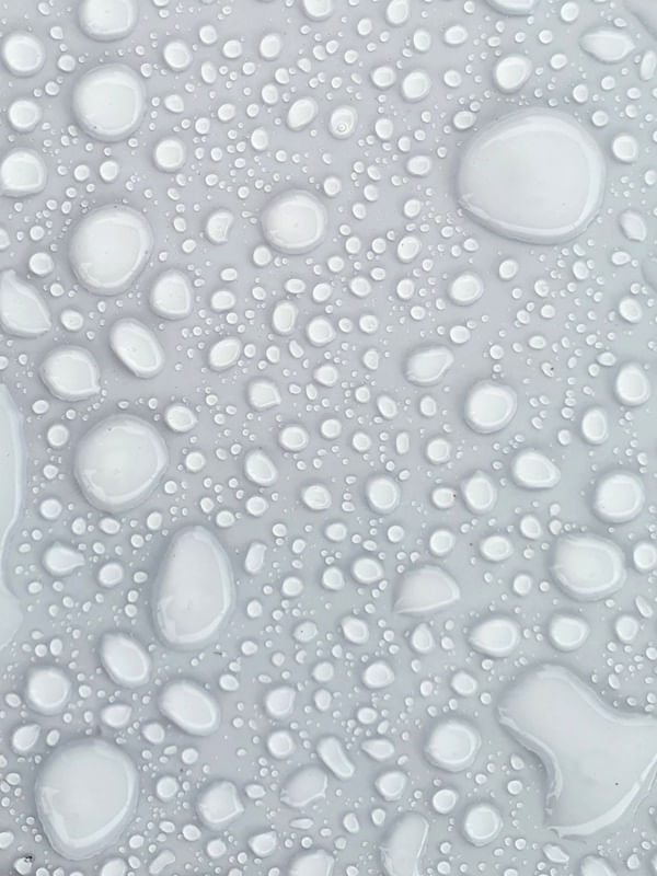 GOTAS NA MESA