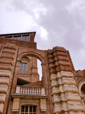 RIVOLI 25 UA