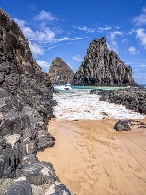 TRECHO DE PRAIA EM FRENTE AO MORRO DOIS IRMÃOS - NORONHA