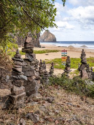 PEDRAS NA PRAIA DO AMERICANO - FERNANDO DE NORONHA