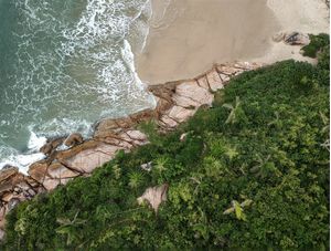 MORRO PEDRAS E PRAIA