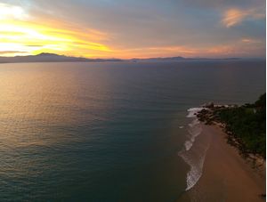PÔR DO SOL COM TONS PASTÉIS