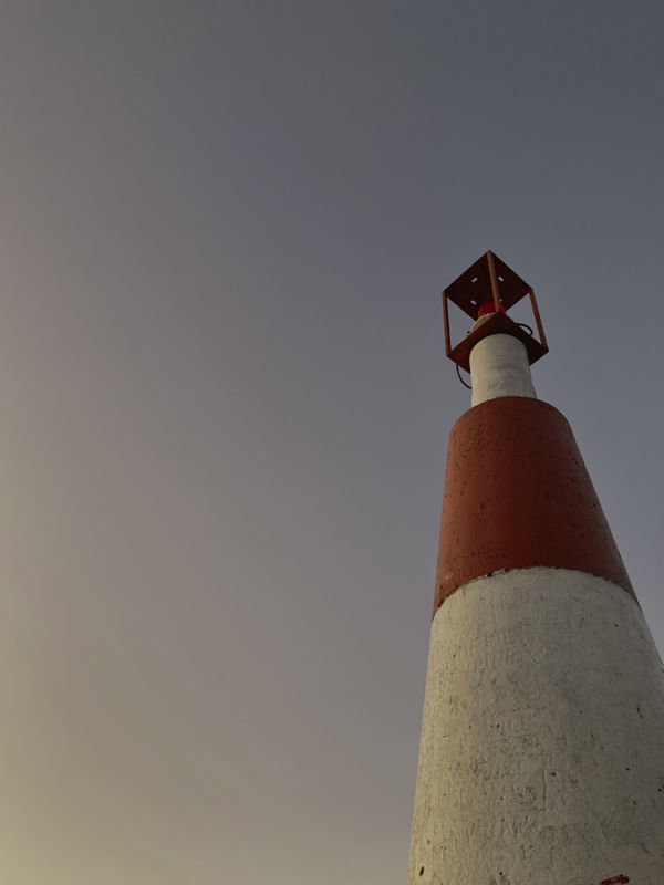 FOTOGRAFIA I FAROL NO CREPÚSCULO