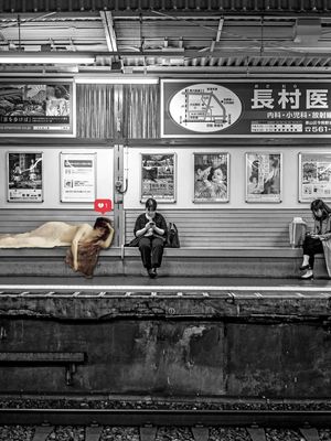 SOLIDÃO NO METRÔ
