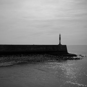 FAROL GALÊS EM PRETO E BRANCO