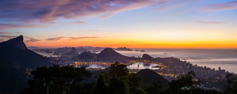 AMANHECER NA VISTA CHINESA