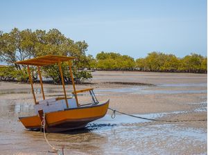 BARCO SOLITÁRIO NA PRAIA DE ICAPUI