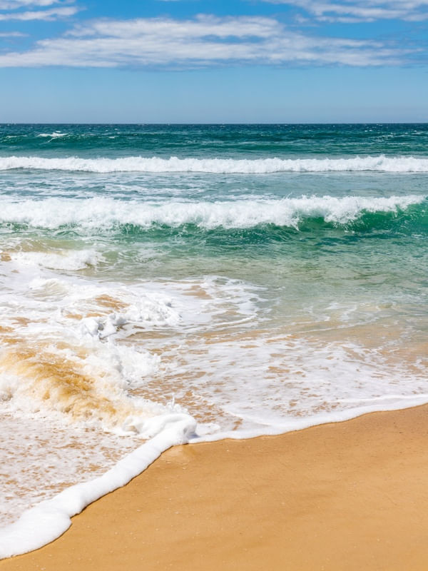 ONDAS NA AREIA EM BOMBINHAS 1