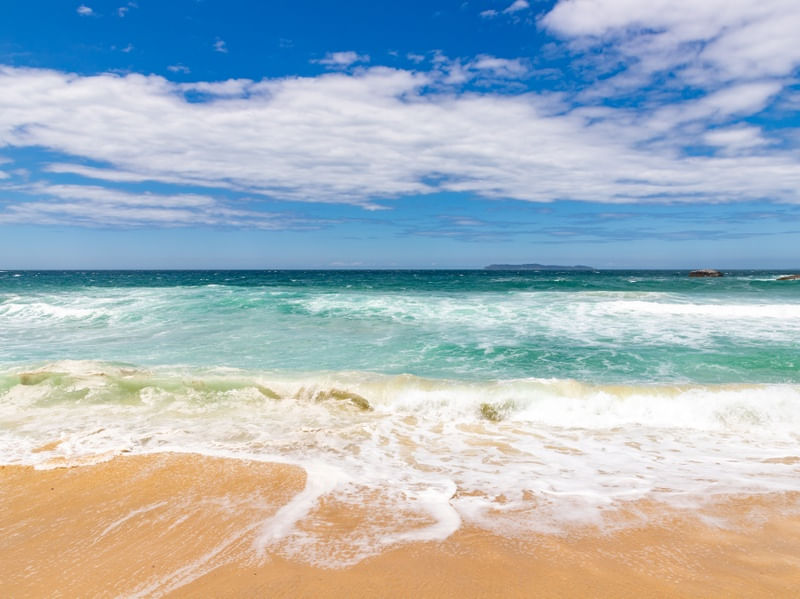 ONDAS NA AREIA EM BOMBINHAS 3