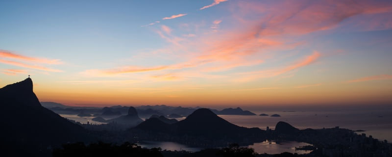 NUVENS ROSAS NA VISTA CHINESA RIO DE JANEIRO