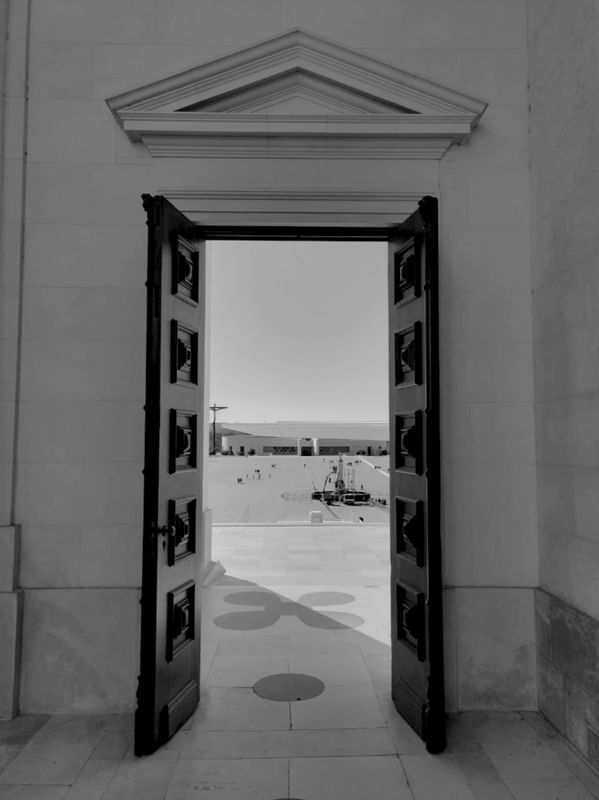 PORTA IGREJA EM FÁTIMA