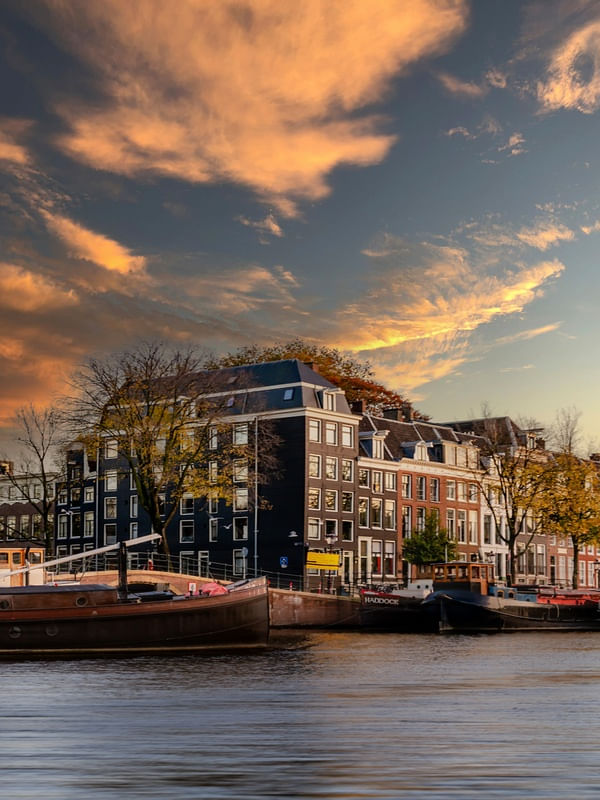 EM AMSTERDAM