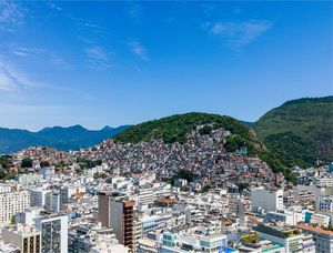 RIO DE CONTRASTE