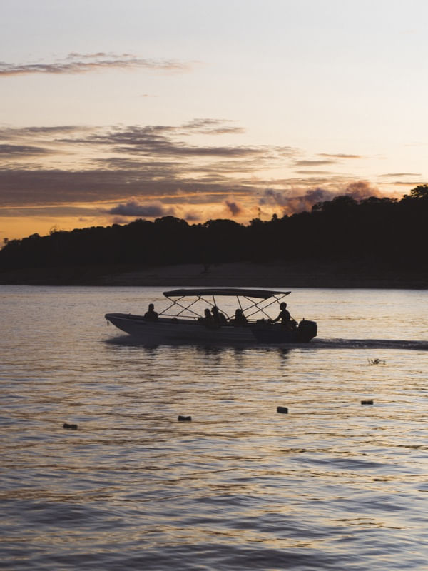 PÔR DO SOL DE BARCO NA AMAZÔNIA 2