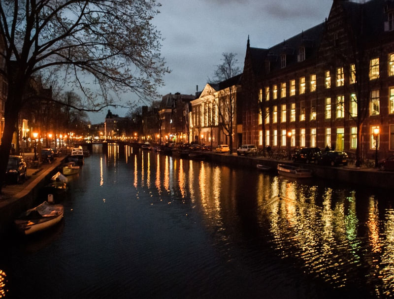 AMSTERDAN ILUMINADA