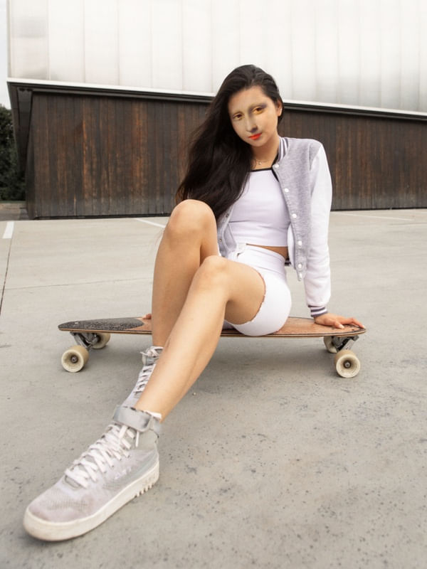 SKATER MONA