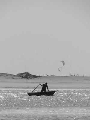 PESCADOR SOLITÁRIO NO MAR PB