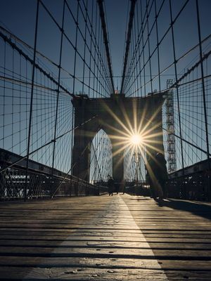 BROOKLYN BRIDGE MORNING