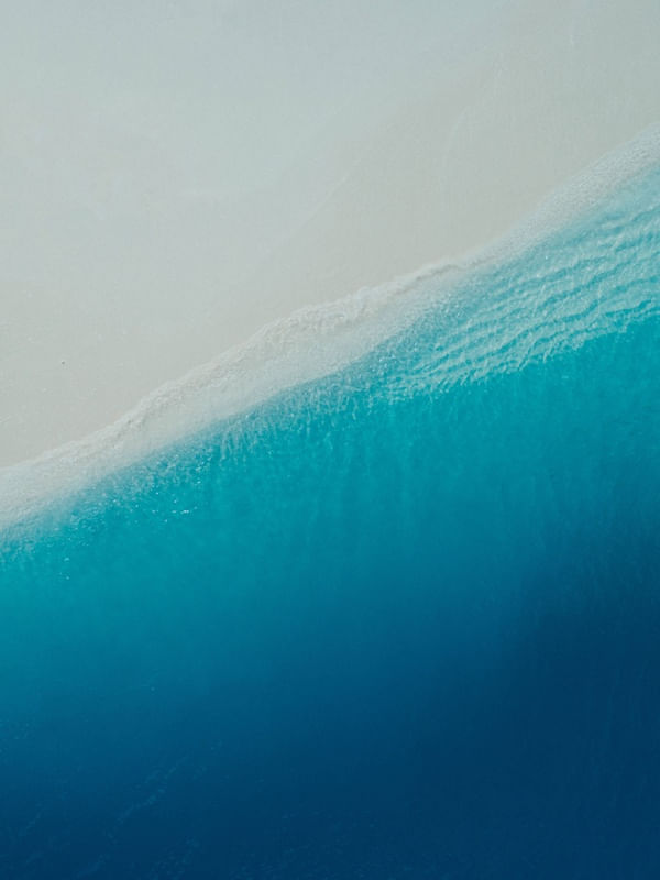 MAR AZUL MINIMALISTA 01