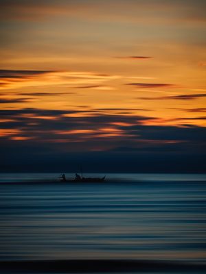 PÔR DO SOL E O BARCO
