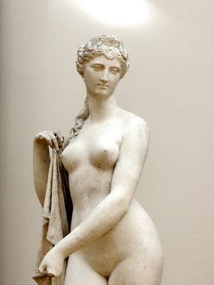 ESTATUA CORPO MULHER