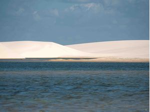 LAGOA DE ÁGUA DOCE NOS LENÇÓIS MARANHENSES