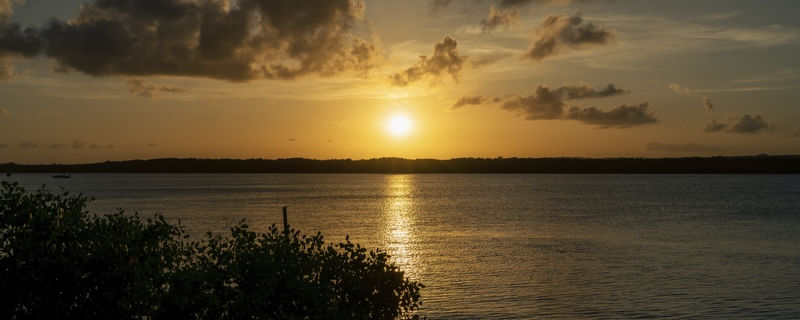 PÔR DO SOL NA PRAIA DO JACARÉ II PANORÂMICO HORIZONTAL