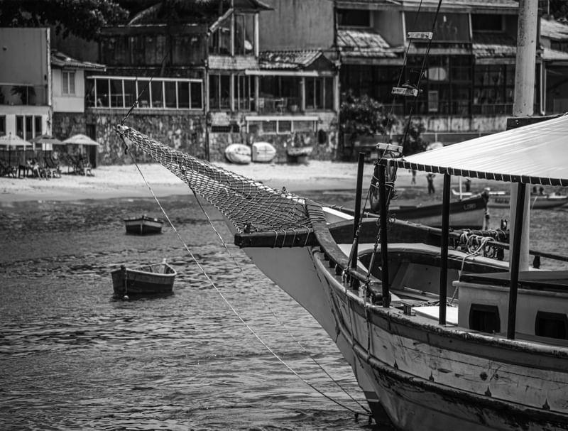 AO MAR - BARCO NO CAIS