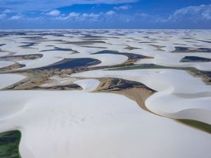LENÇÓIS E O INFINITO AZUL
