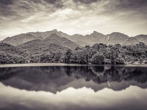 LAGOA EM GUAPIAÇU