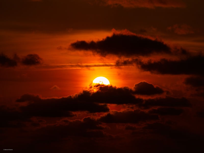 PÔR DO SOL NAS NUVENS